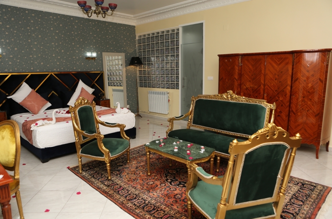 Hôtel de l'Étoile - Tour d'Hôtel